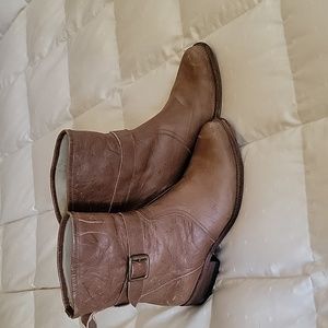 Charlie 1 Horse by Luchesse boots